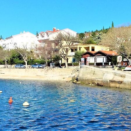 Apartamento Branko Fabijanic Front Row By The Sea Selce Exterior foto