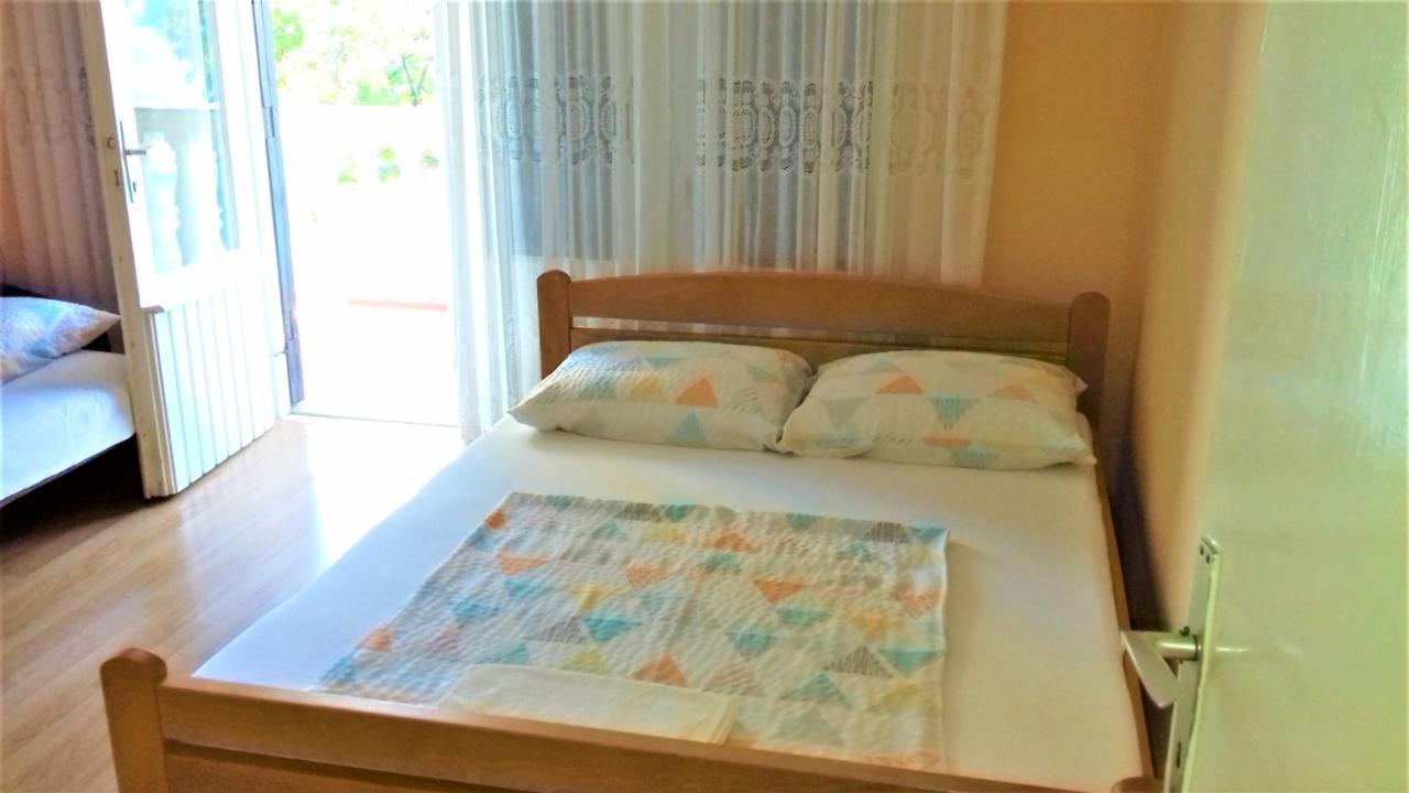 Apartamento Branko Fabijanic Front Row By The Sea Selce Exterior foto