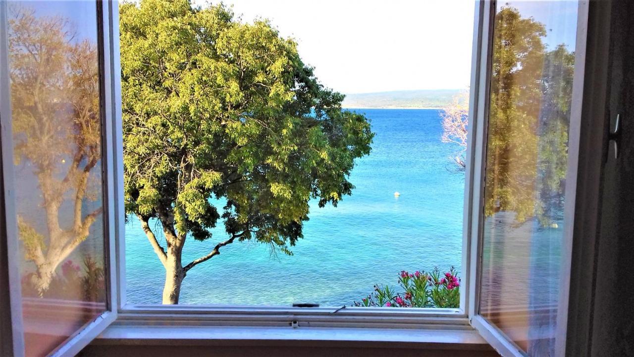 Apartamento Branko Fabijanic Front Row By The Sea Selce Exterior foto