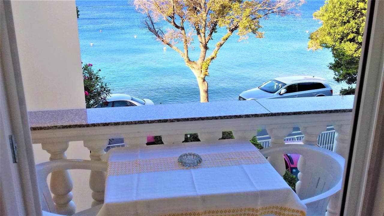 Apartamento Branko Fabijanic Front Row By The Sea Selce Exterior foto