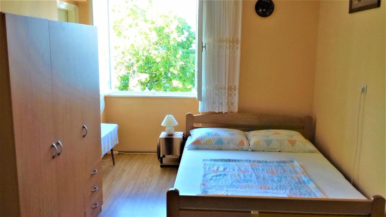 Apartamento Branko Fabijanic Front Row By The Sea Selce Exterior foto