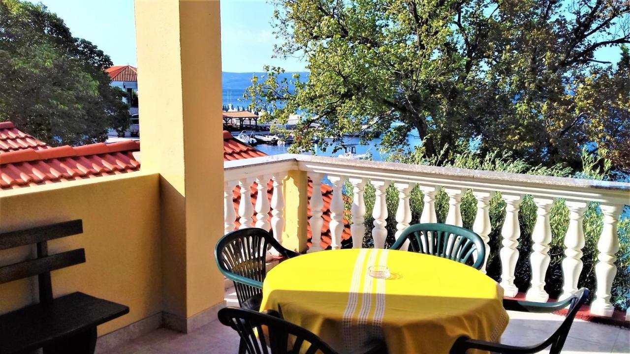 Apartamento Branko Fabijanic Front Row By The Sea Selce Exterior foto