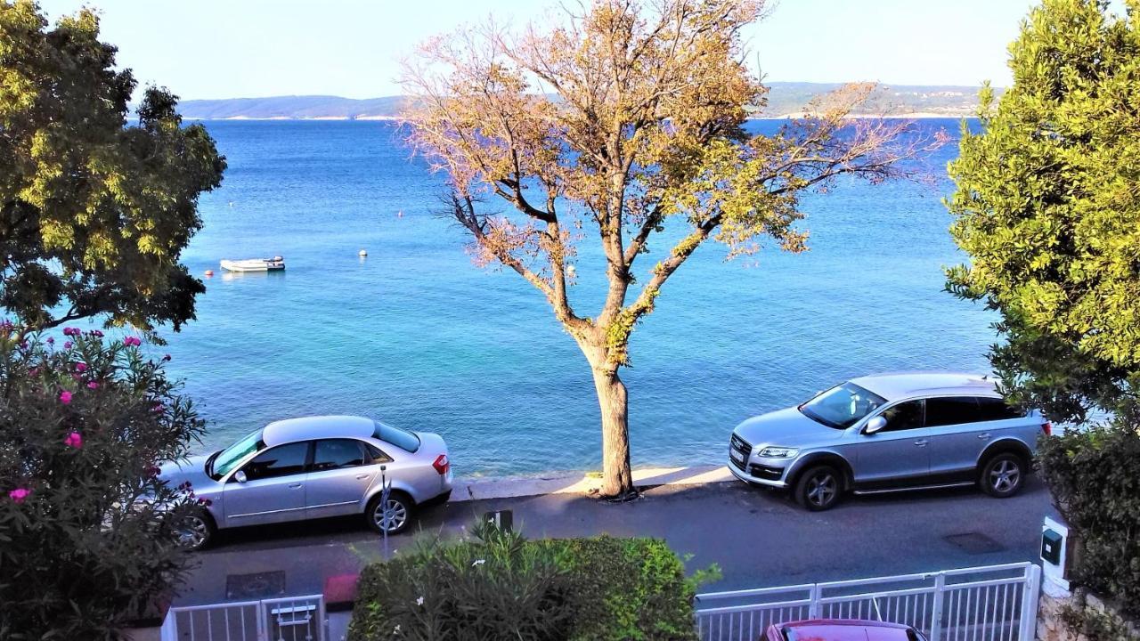 Apartamento Branko Fabijanic Front Row By The Sea Selce Exterior foto