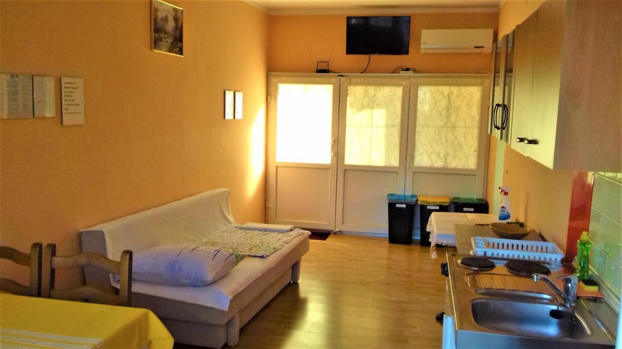 Apartamento Branko Fabijanic Front Row By The Sea Selce Exterior foto