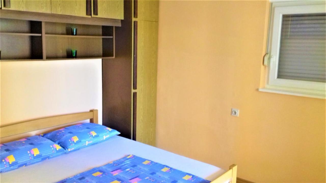 Apartamento Branko Fabijanic Front Row By The Sea Selce Exterior foto
