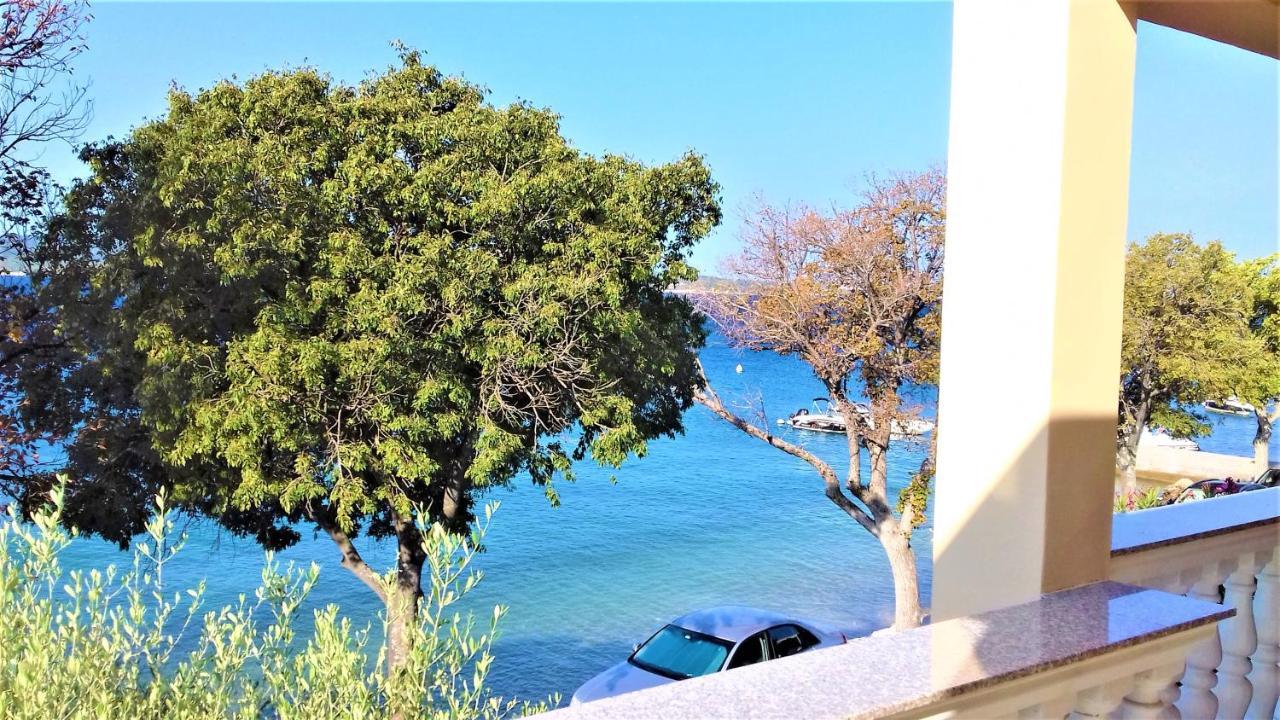 Apartamento Branko Fabijanic Front Row By The Sea Selce Exterior foto