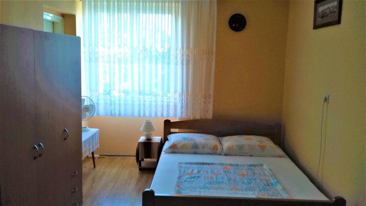 Apartamento Branko Fabijanic Front Row By The Sea Selce Exterior foto