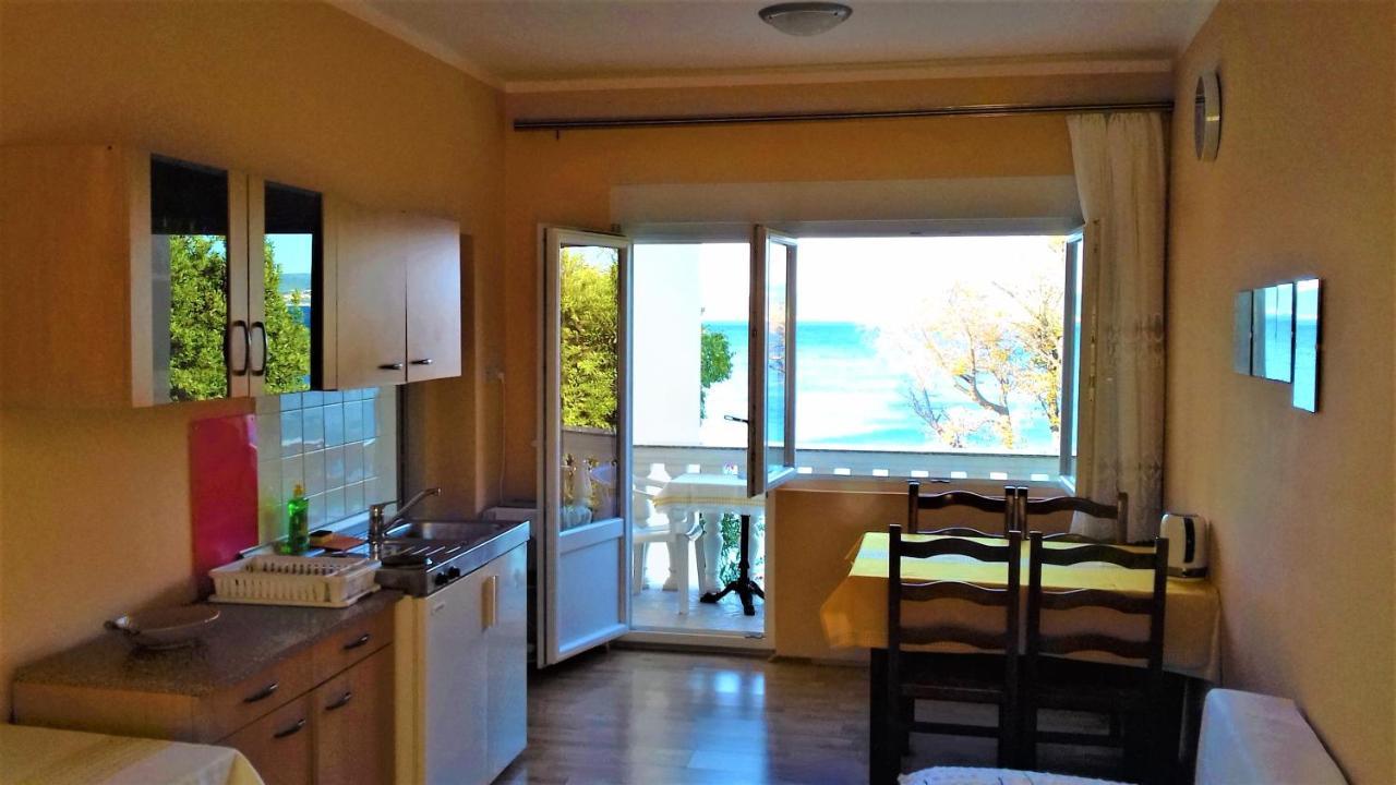Apartamento Branko Fabijanic Front Row By The Sea Selce Exterior foto