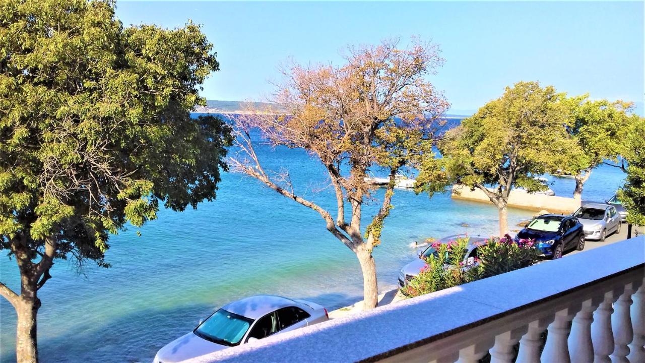 Apartamento Branko Fabijanic Front Row By The Sea Selce Exterior foto