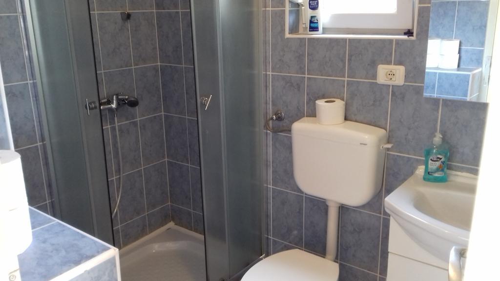 Apartamento Branko Fabijanic Front Row By The Sea Selce Exterior foto